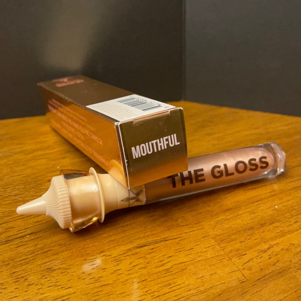 Mouthful The Gloss!